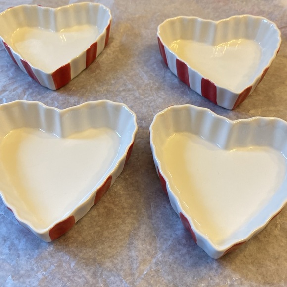Pacific Island Creations Heart Shaped dishes set of 4. Red & White Striped. - Picture 7 of 8